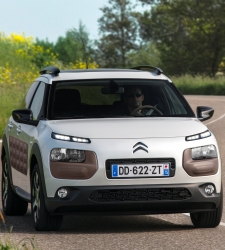 <b<Citroën C4 Cactus</b>: conquistar las calles a golpe de plástico