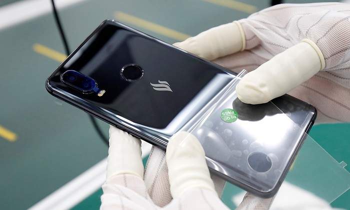 Vingroup-smartphone.jpg