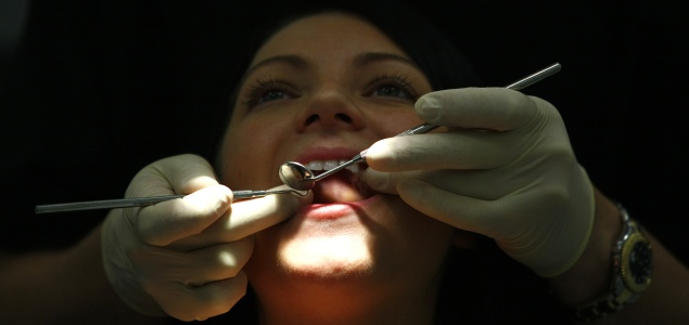 635x300dentistareuters.jpg