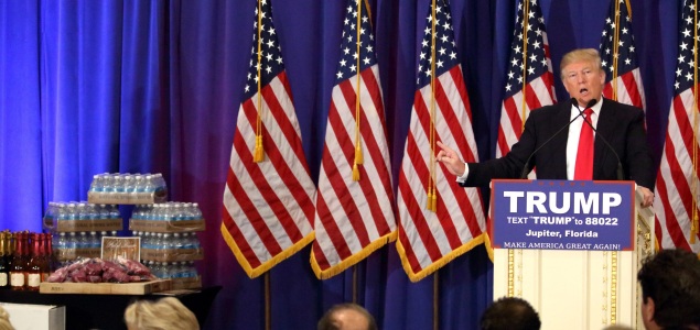 trump-agua-chuletas-efe-635x300.jpg