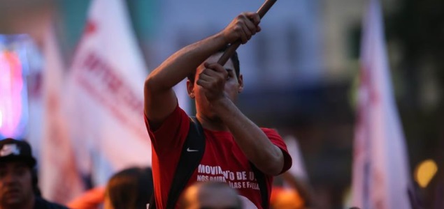 brasil-manifestante-rousseff-efe-635x300.jpg