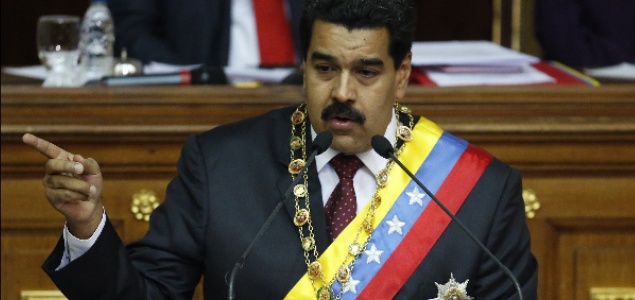 maduro-senala-Asamblea-635-Reuters.jpg