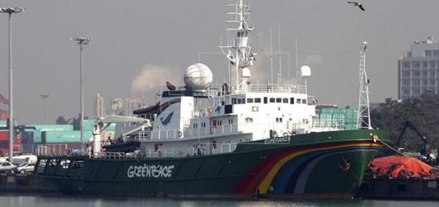 greenpeacebarco.png