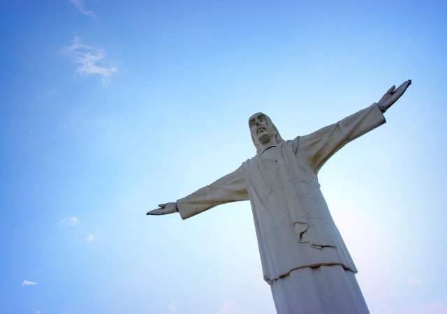 cristo-rey-cali-MarioCarvajal-wikicomons-1.jpg