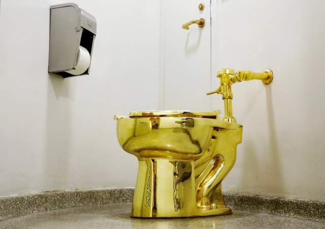retrete-oro-donal-trump-museo--Guggenheim-efe-1.jpg