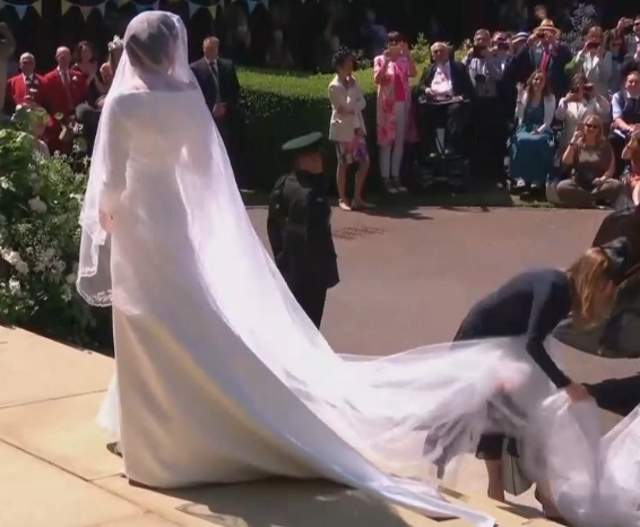 primeras imágenes de la novia meghan markle: escote de barco y