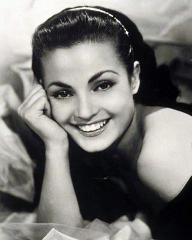 MITOS ESPAÑOLES 31: CARMEN SEVILLA Sevilla-joven1