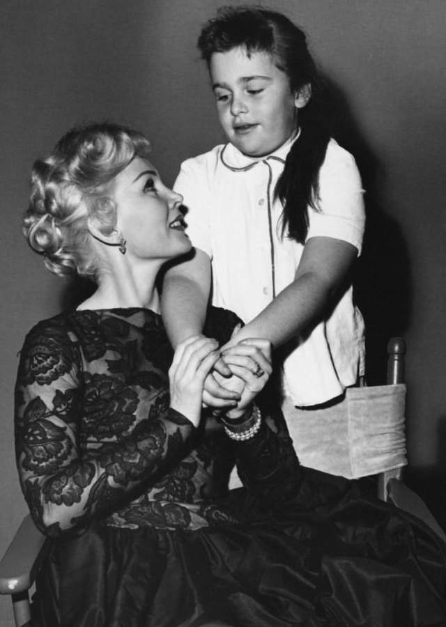 Zsa Zsa Gabor Muere A Los 99 Anos Su Noveno Marido Estaba Junto A Ella Informalia Es
