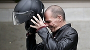 varoufakis-moto-casco.jpg