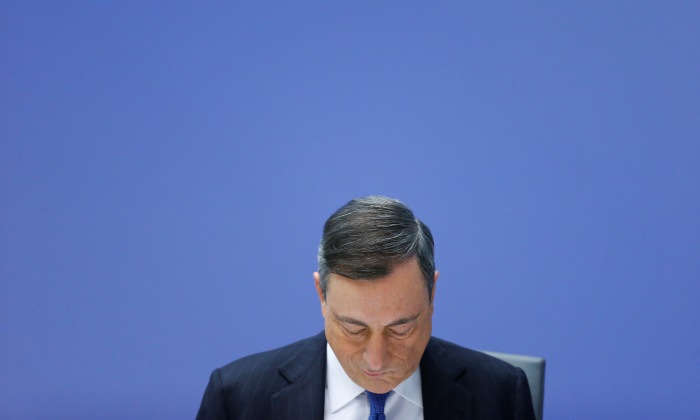 Draghi-mira-abajo.jpg