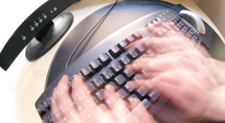 teclado-manos-movimiento-getty.jpg