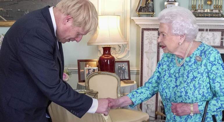 boris-johnson-reina-isabel-1.jpg