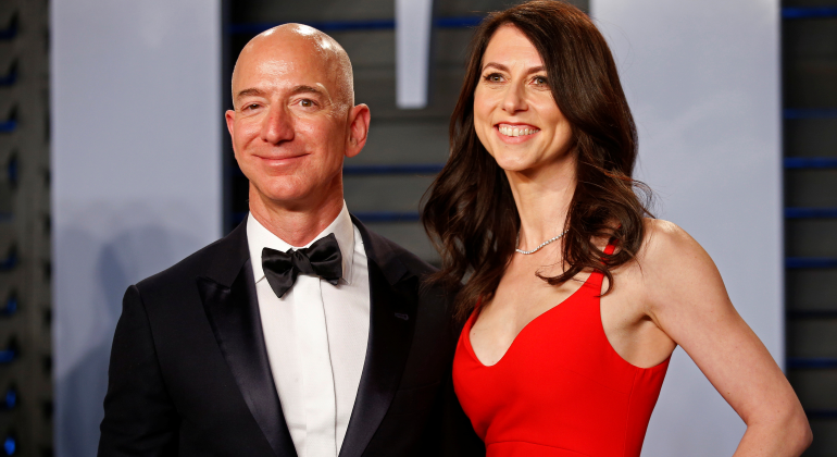 jeff-bezos-y-esposa-reuters-770.png
