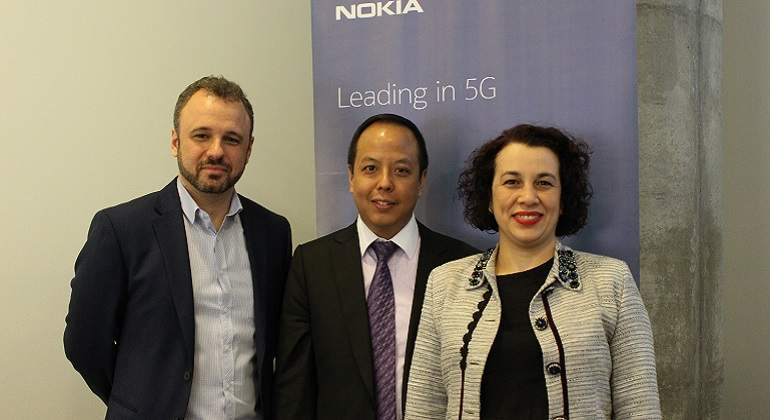 Equipo-regional-de-Nokia-durante-la-presentacion-en-Peru.jpg