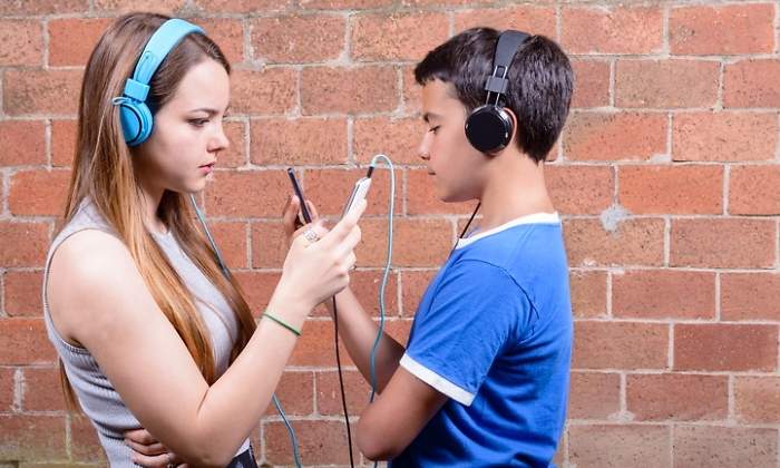 adolescentes-movil-dreamstime.jpg