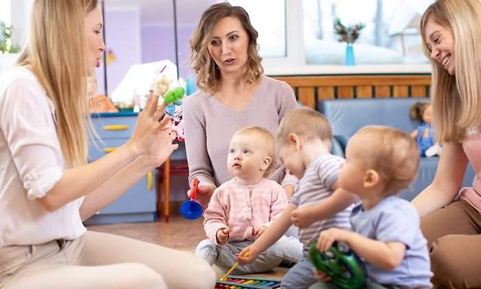 guarderia-ninos-jugando-madres-770-dreamstime.jpg