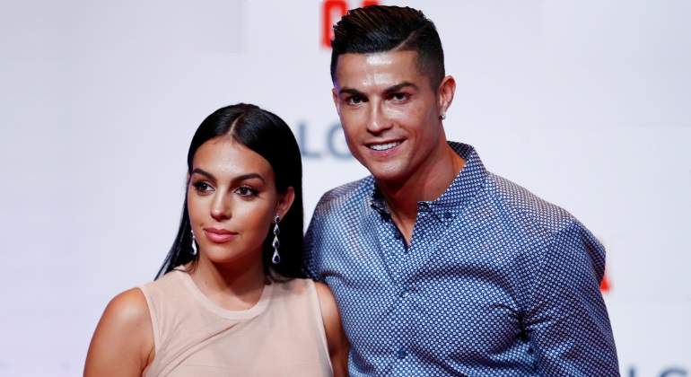 cristiano-ronaldo-georgina-rodriguez-premio-marca-770.jpg