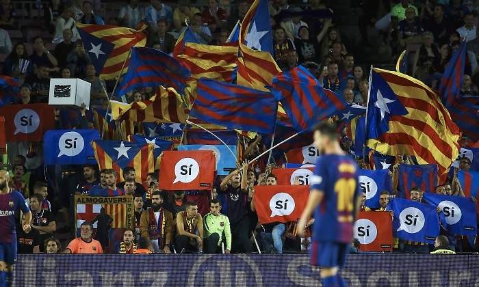 Esteladas-banderas-referendum-2017-Barcelona-CampNou-efe.jpg