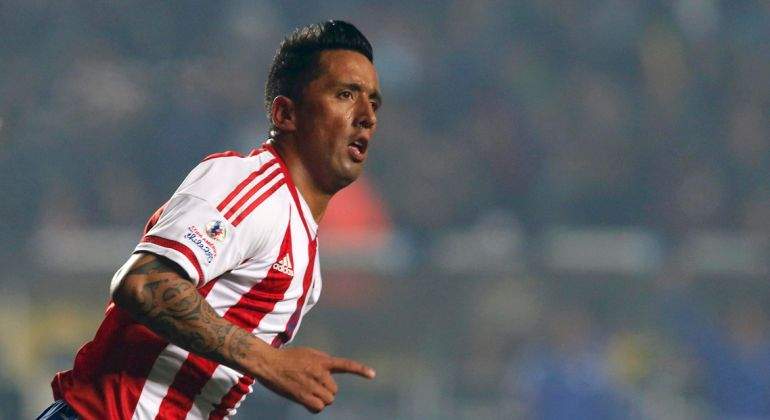 Lucas-Barrios-Reuters.jpg
