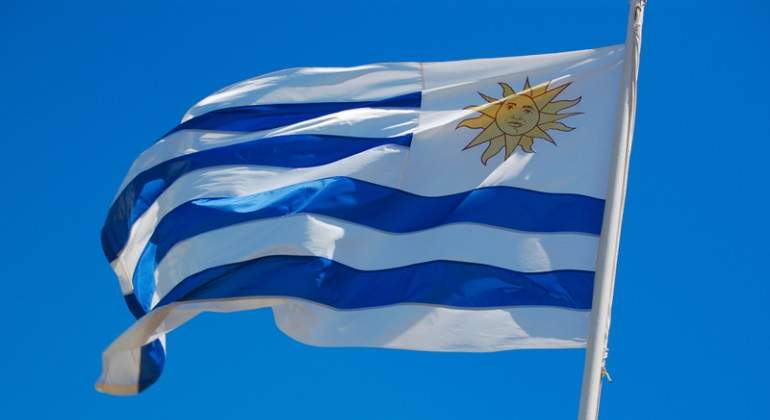 bandera-uruguay-dreamstime-770x420.jpg