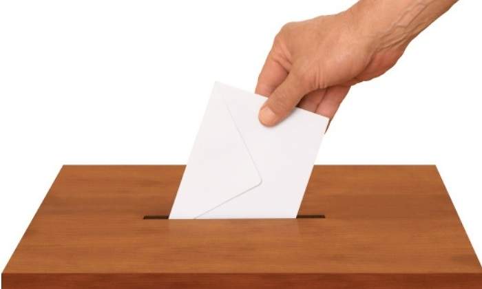 voto-urna-mano.jpg