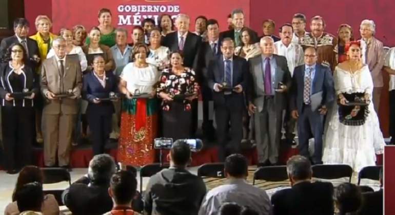 amlo-reforma-educativa-dia-del-maestro.jpg