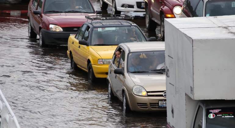 Trafico-encharcamientos-lluvia-archivo.jpg