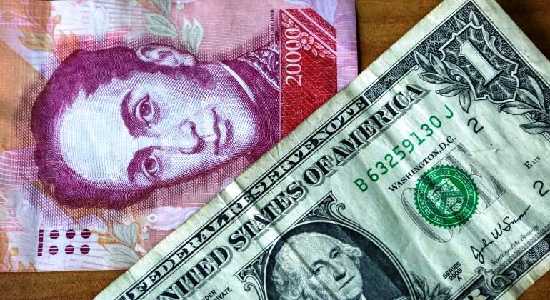 bolivar-venezuela-dolar-billetes-nuevos-efe.jpg