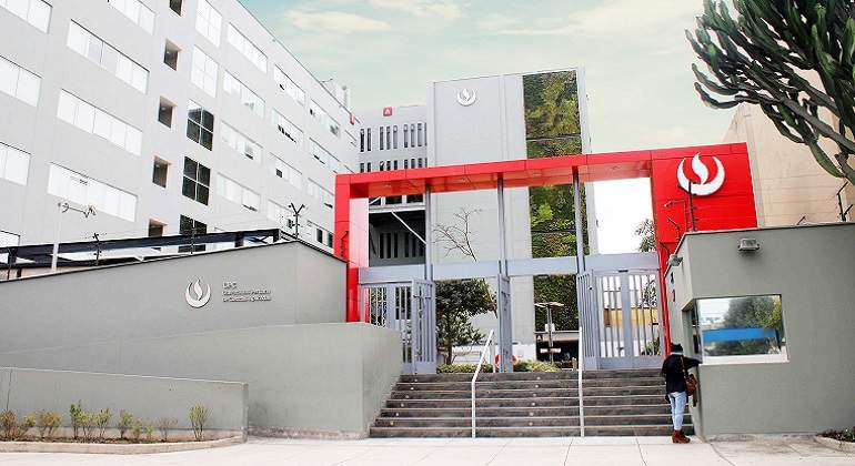 Fachada-UPC-San-Isidro.jpg