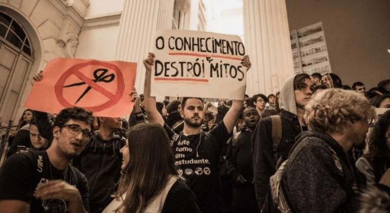 brasil-estudiantes-bolsonaro.jpg