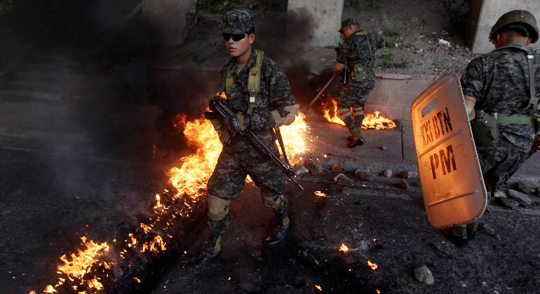 honduras-ejercito-protestas-reuters.png