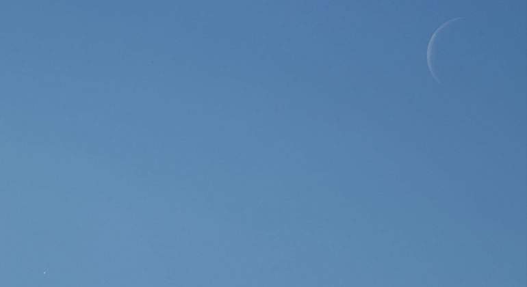 ¿Qué tiene de especial la foto de esta luna creciente?