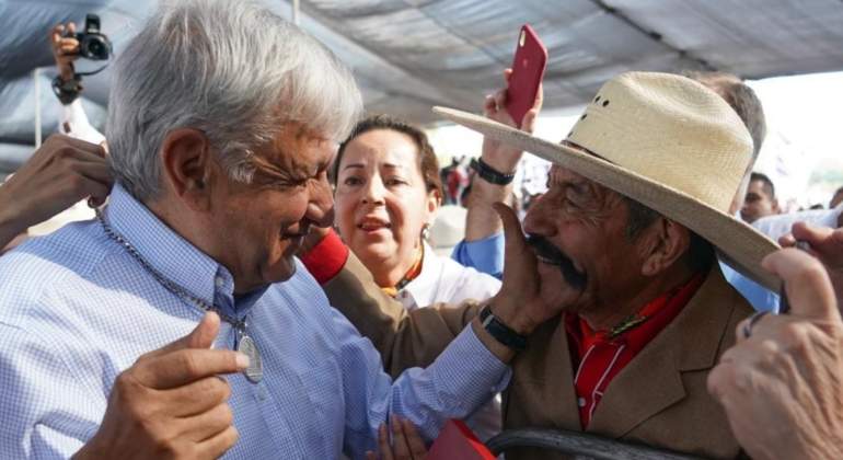amlo-emiliano-zapato-pena-nieto.jpg