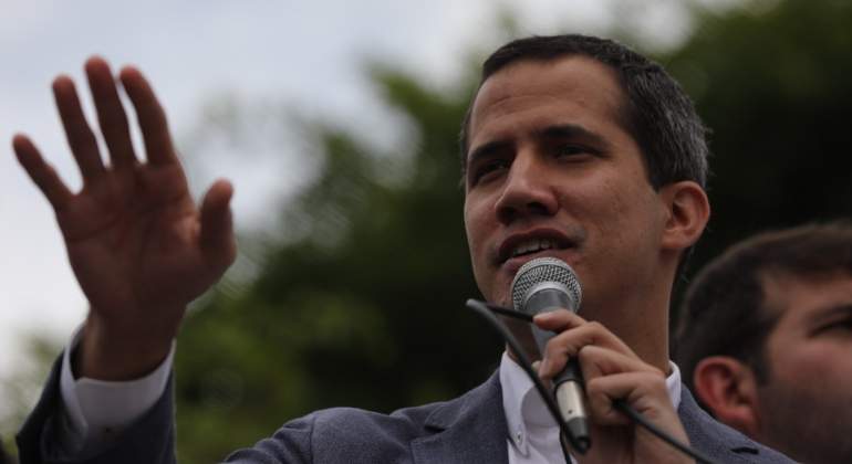 guaido-maduro-parlamento-venezuela.jpg