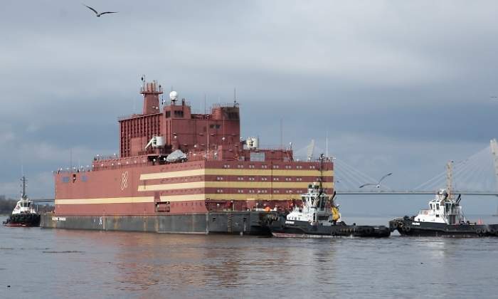 akademik-lomonosov-reuters.jpg
