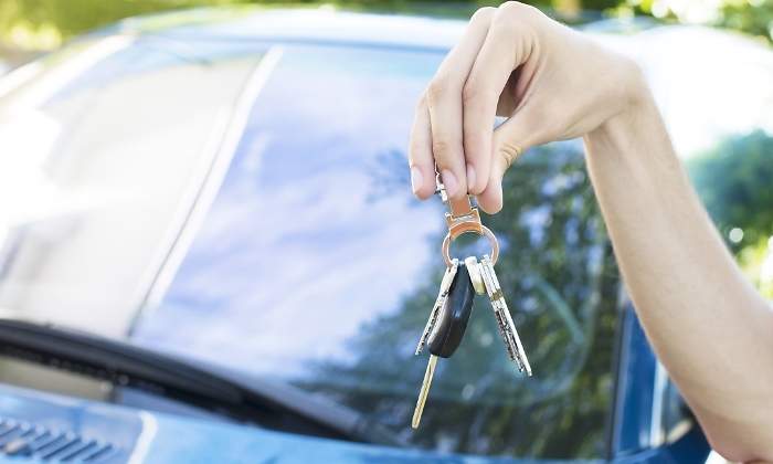 coche-llaves-mano-dreamstime.jpg