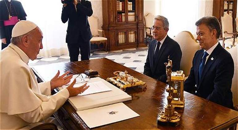 papa-uribe-y-santos.jpg