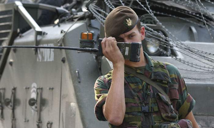 Walkie-talkie.jpg