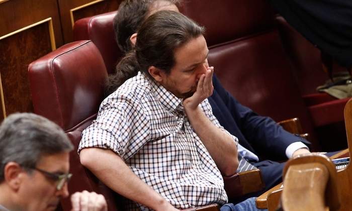 iglesias-congreso-mano-efe.jpg