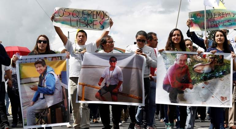 manifestacion-liberacion-periodistas-conductor-el-comercio-ecuador-colombia-reuters-770x420.jpg