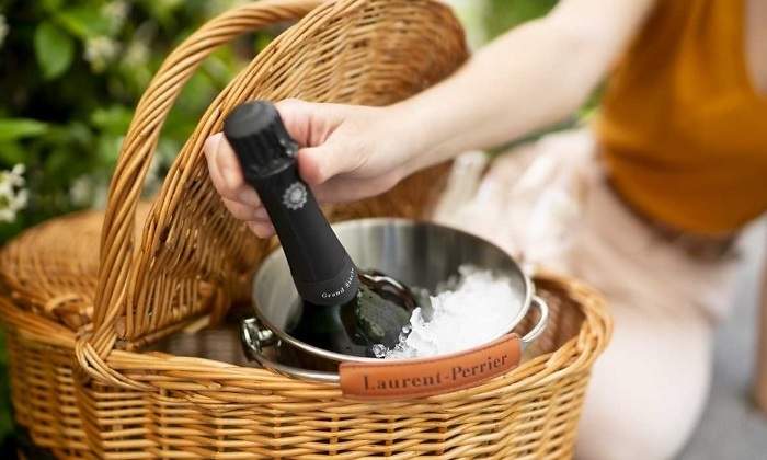 champagne-laurent-perrier-picninc-hotel-wellington.jpg
