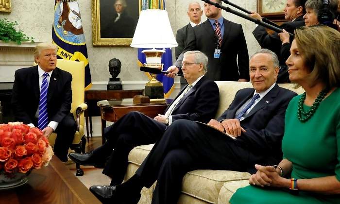 trump-pelosi-schumer-mcconnell-despacho-oval-septiembre-2017-reuters.jpg