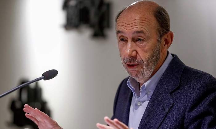 rubalcaba-micro-efe.jpg