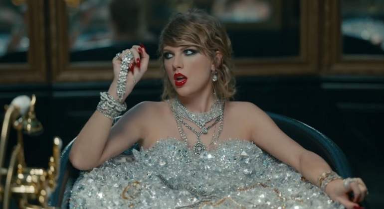 TAYLOR-SWIFT-DINERO-CANTANTE.jpg