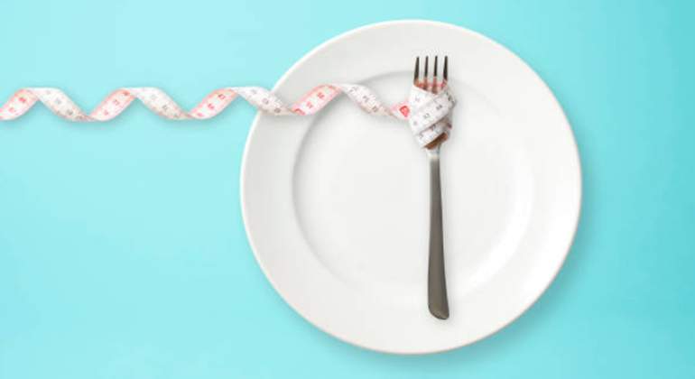 Dieta-extrema-plato-tenedor-istock-770.jpg