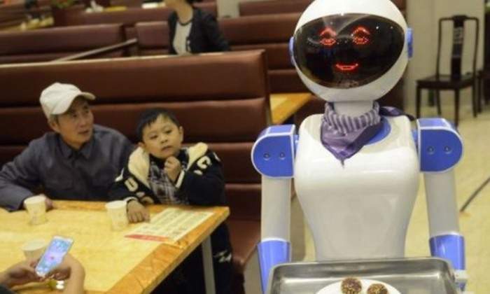 restaurante-robots-madrid-efe.jpg
