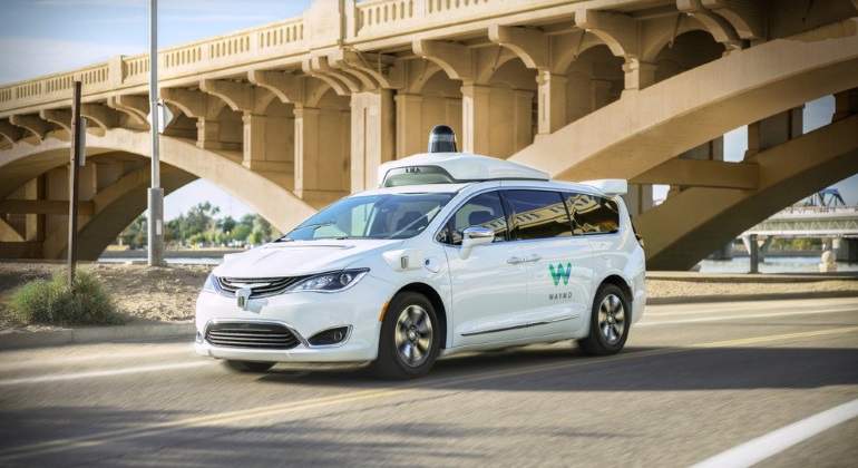Waymo-Taxis-Tw.jpg