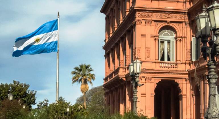 argentina-casa-rosada-bandera-istock.jpg