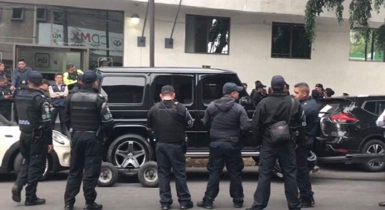 atrincherados-camioneta-blindada.jpg