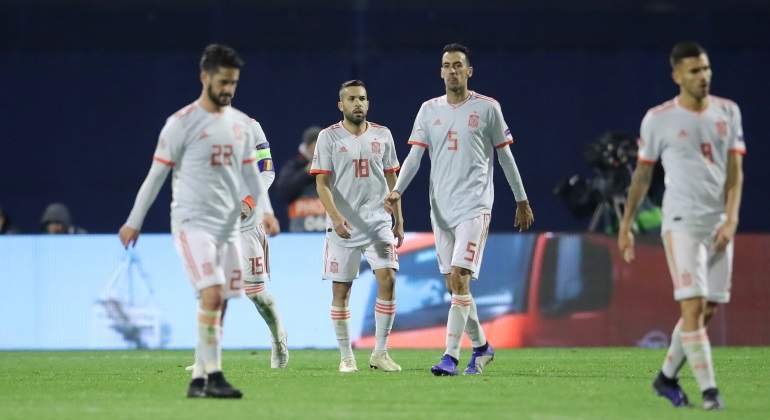 Varios jugadores de la selección española, en el calentamiento previo al Croacia-España de la UEFA Nations League.
